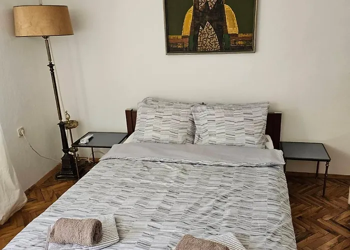 Ap Malinov 15 Apartment Warna